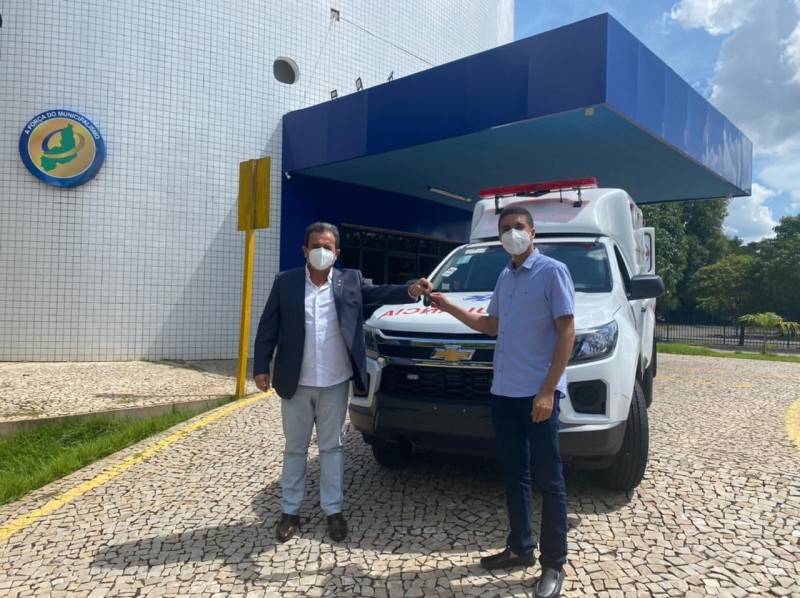 Henrique Pires articula compra de ambulância para prefeitura de Júlio Borges
